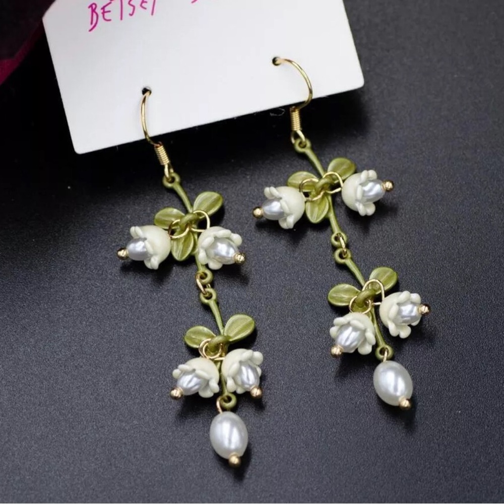 Rare Betsey Johnson Green and White Floral Earrings